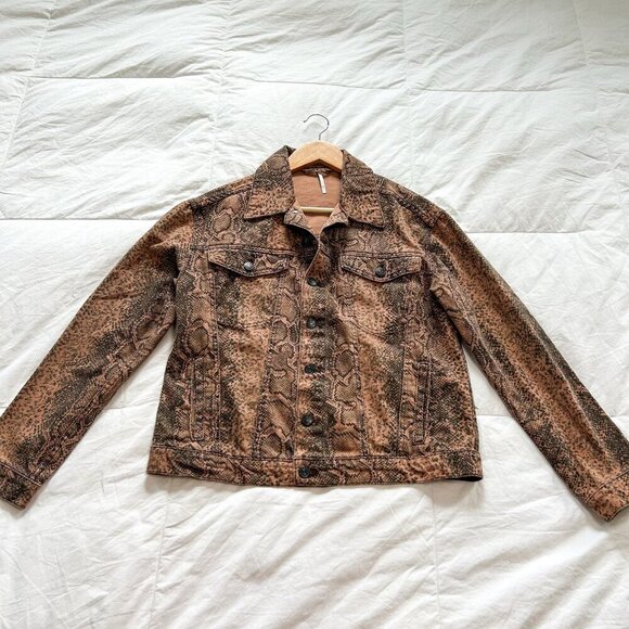 NWOT Free People Snake Trucker Jacket XS Brown Snakeskin Print Denim Cotton - Picture 5 of 12
